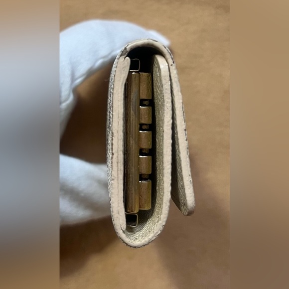 Louis Vuitton Damier Azur Key Holder - Picture 6 of 17